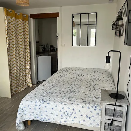 Apartment 15 Minutes From La Rochelle *