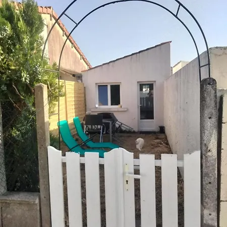 15 Minutes From La Rochelle