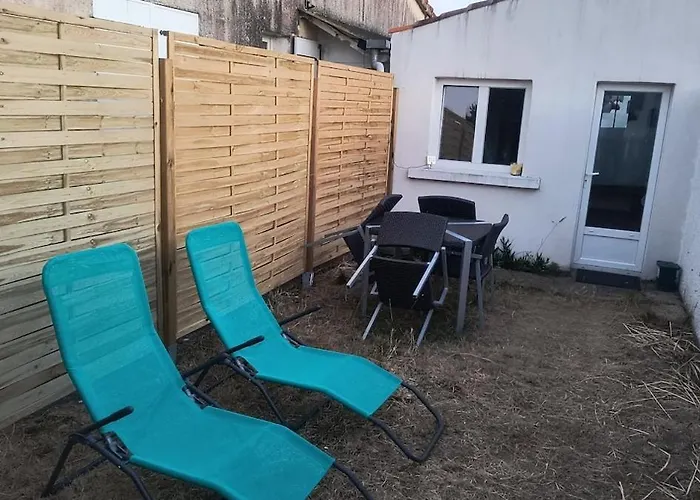 15 Minutes From La Rochelle *