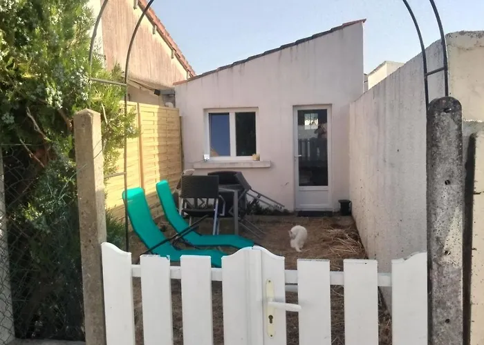 15 Minutes From La Rochelle